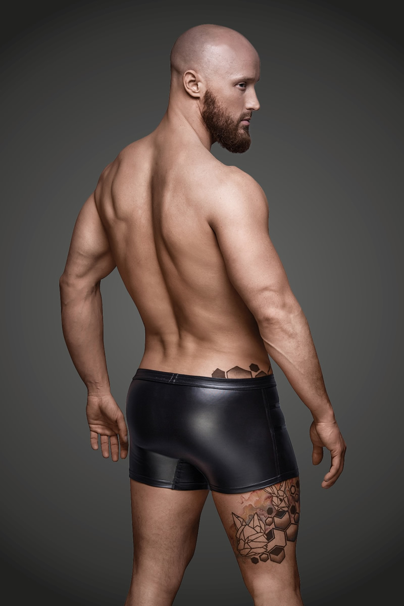 Calções sexys com pormenores sensuais